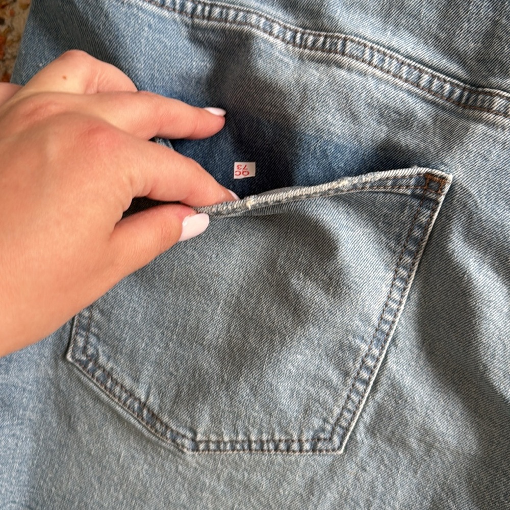 NEW- Universal Thread High Rise 90’s Cutoff Shorts in Medium Wash - Picture 8 of 9